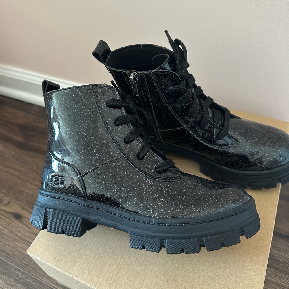 UGG Kids Ashton Lace-up Glitter Boot